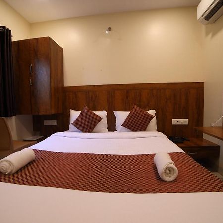 Oyo 8757 Prakash Inn Mumbai Kültér fotó